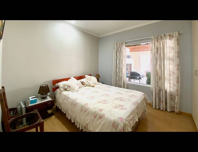 5 BEDROOM HOUSE FOR SALE IN PORT OWEN